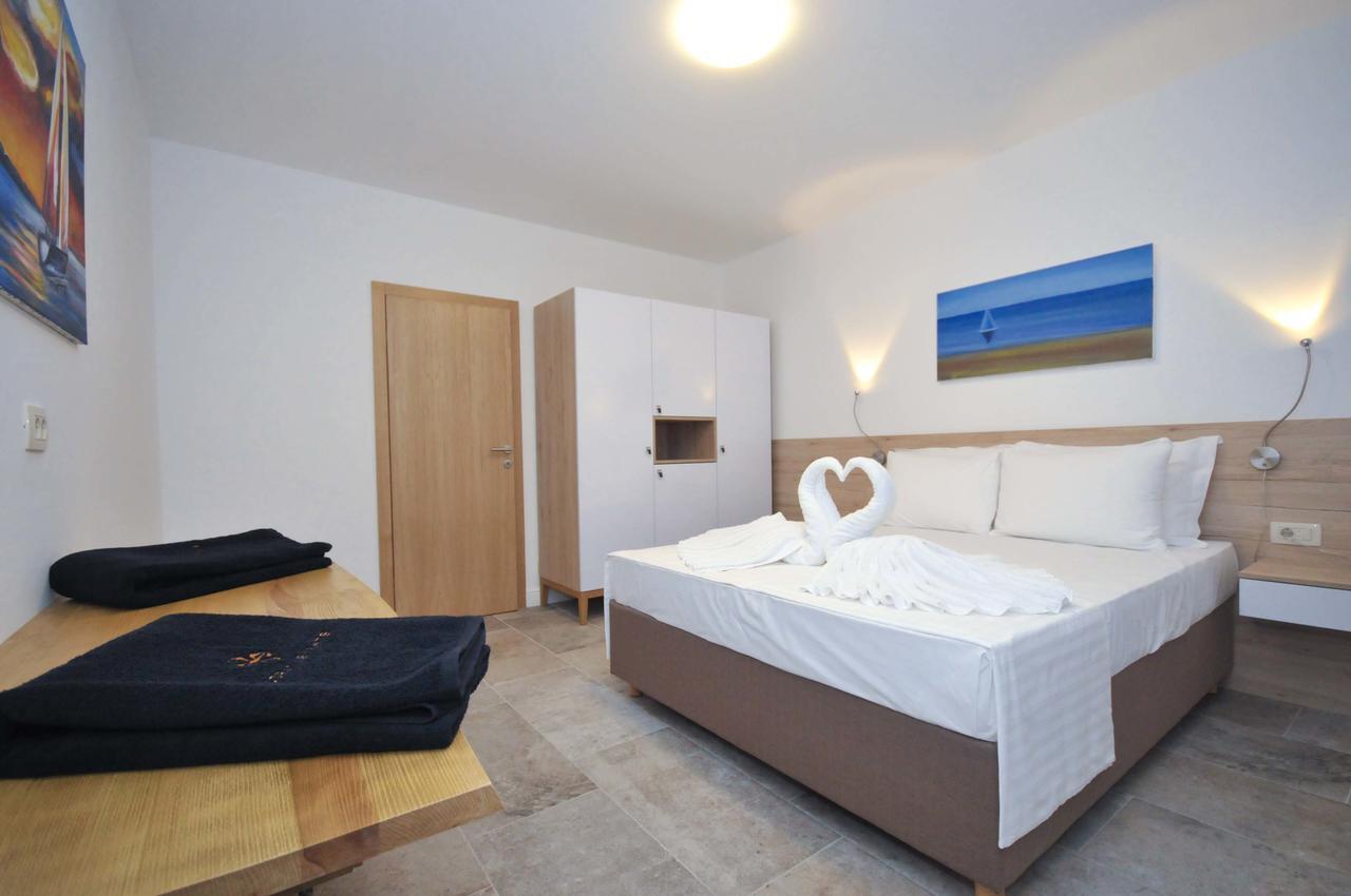 Corso Levante Luxury Suites Petrovac Ngoại thất bức ảnh