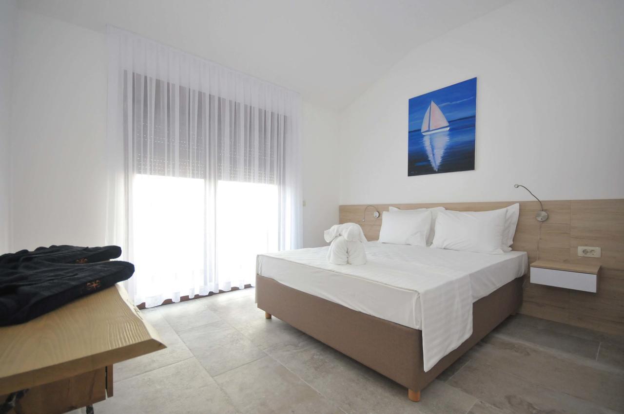 Corso Levante Luxury Suites Petrovac Ngoại thất bức ảnh