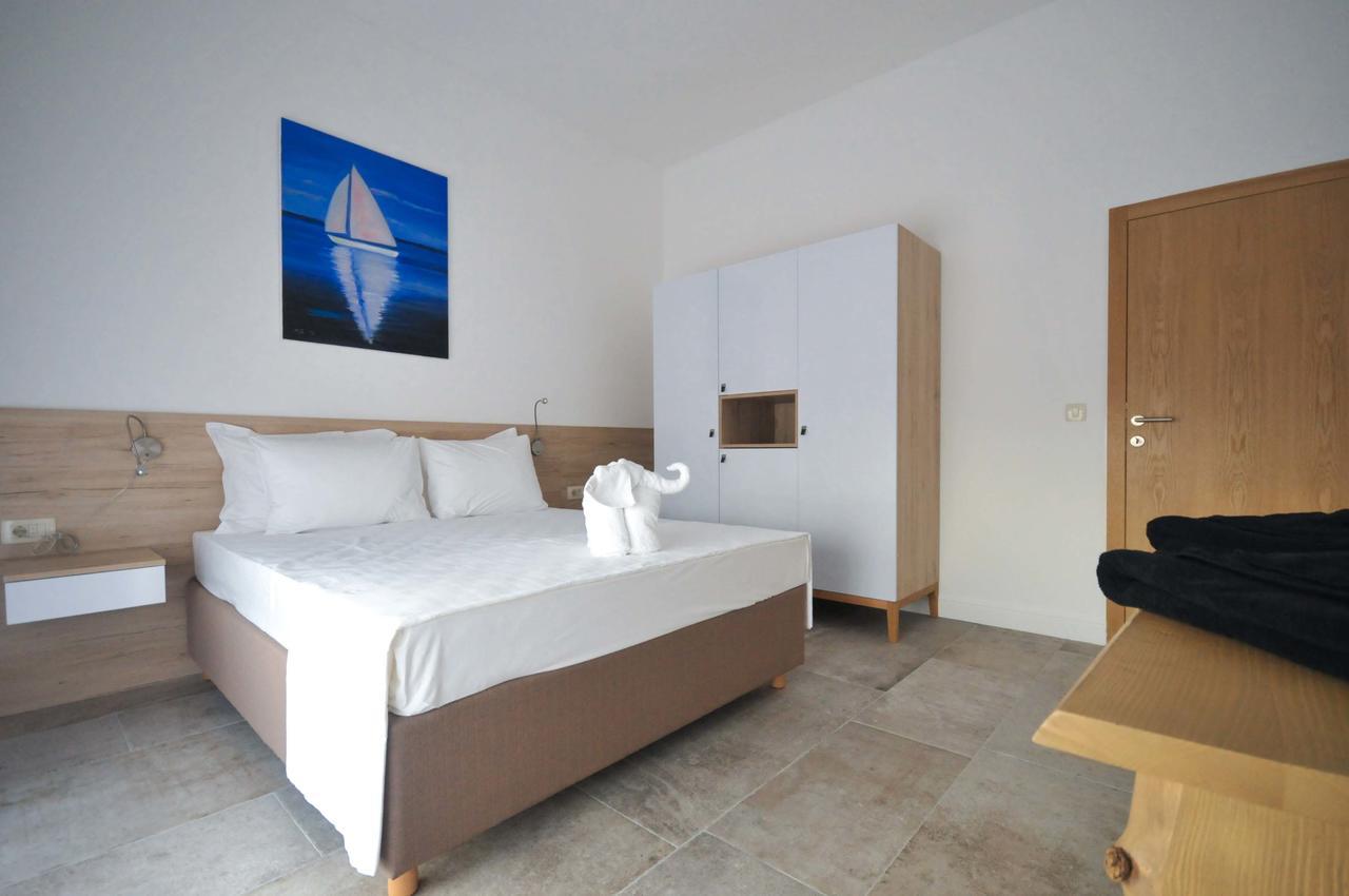 Corso Levante Luxury Suites Petrovac Ngoại thất bức ảnh
