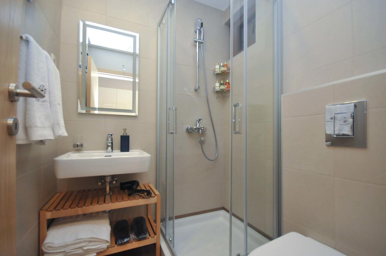 Corso Levante Luxury Suites Petrovac Ngoại thất bức ảnh
