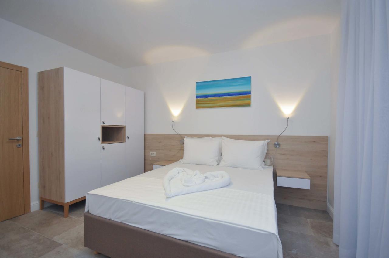 Corso Levante Luxury Suites Petrovac Ngoại thất bức ảnh