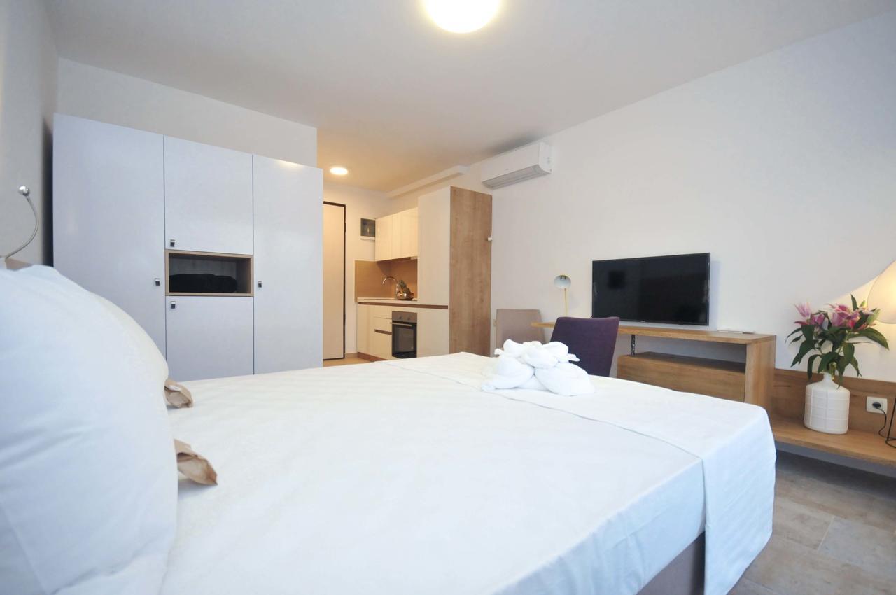 Corso Levante Luxury Suites Petrovac Ngoại thất bức ảnh